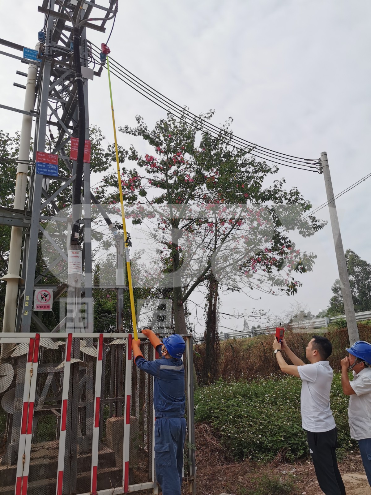 戶外試驗現(xiàn)場.jpg 戶外試驗現(xiàn)場.jpg